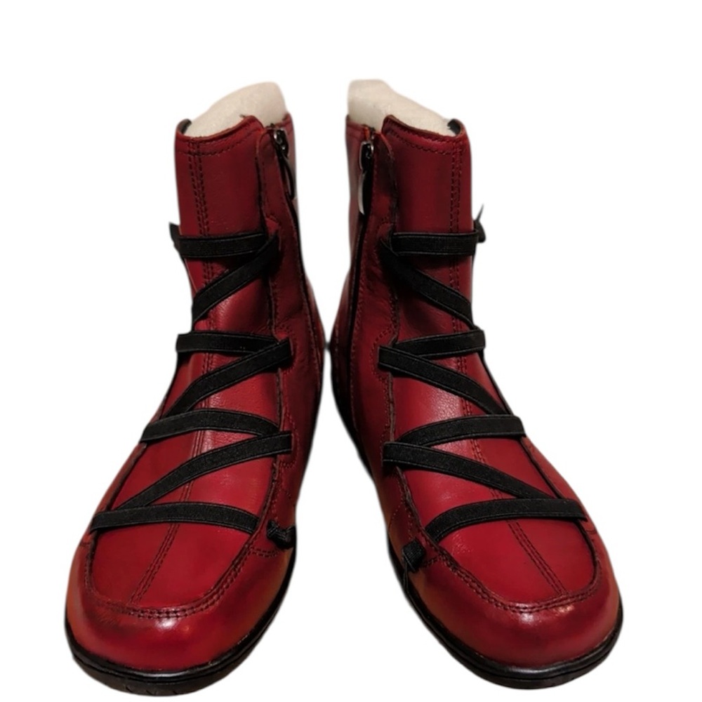 bernie mev. Red  Boots NIB sz 41 (9.5-10) women’s